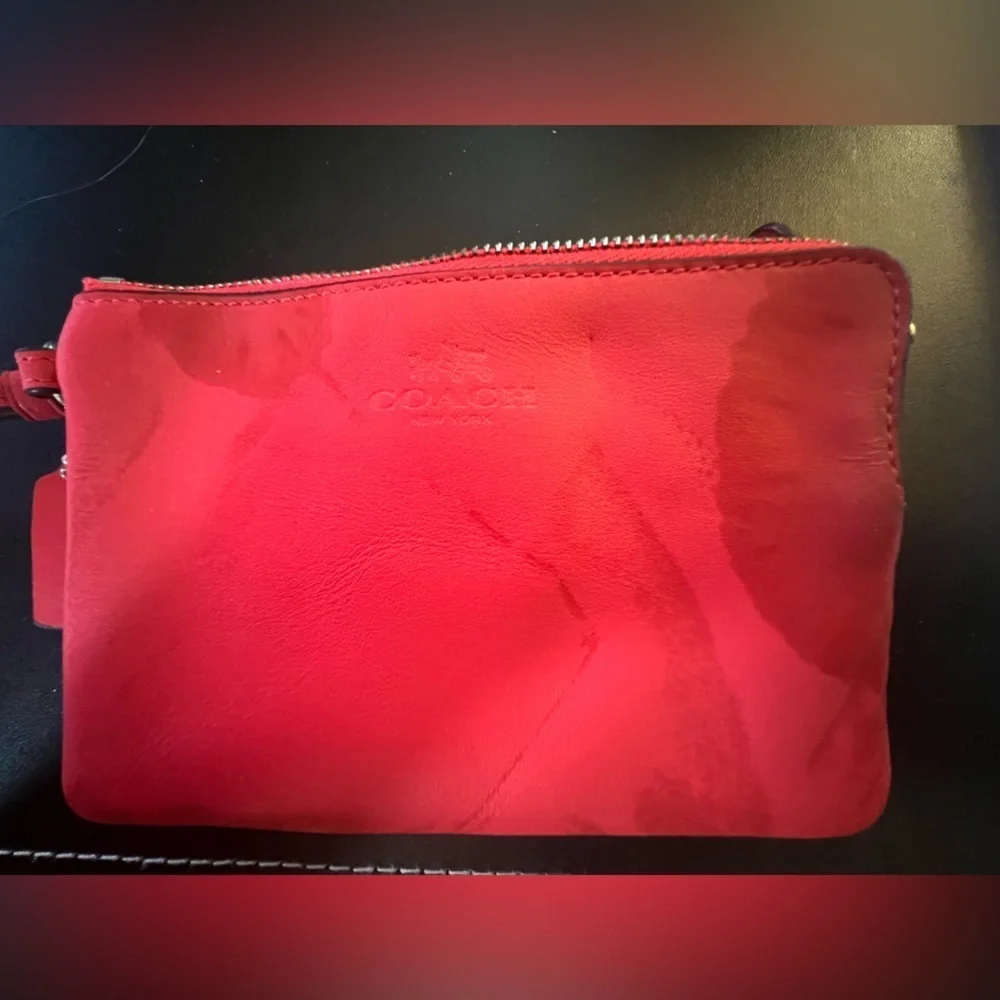 COACH PINK/RED PATTERNED WRISTLET POUCH FABRIC LINING. 2 CREDIT CARD HOLDERS
